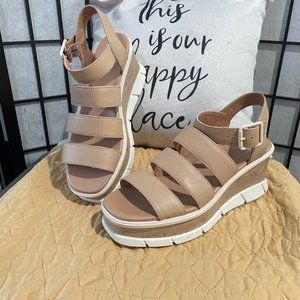 Sorel Joanie III Platform Sandal  "NWOT"